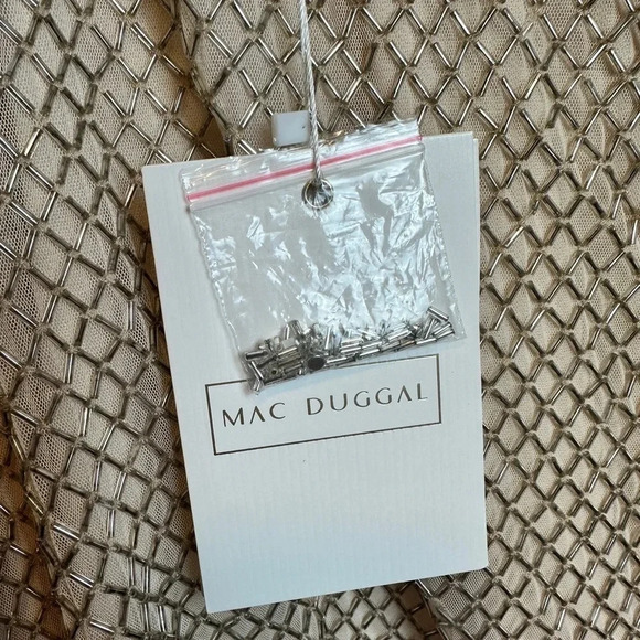 Mac Duggal NWT Beaded Butterfly Sleeve Column Gown. Nude/Silver Sz 22 $698 MSRP - Picture 10 of 13